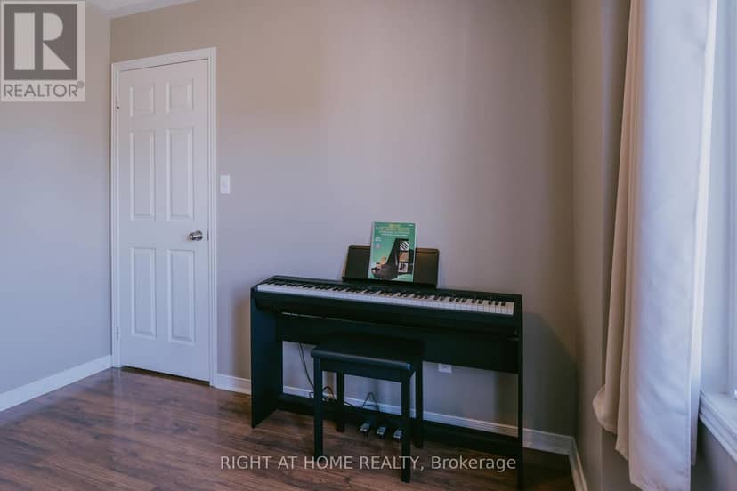 1014 Summitview Crescent — photo 26 of 37