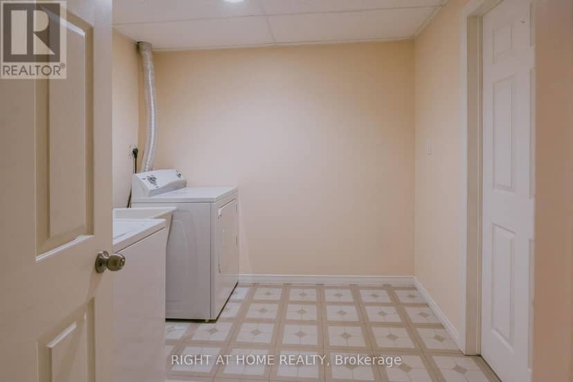 1014 Summitview Crescent — photo 33 of 37