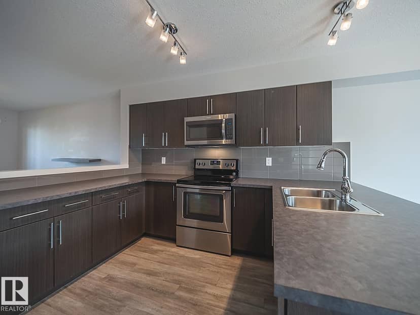 2211 16 AV NW — photo 15 of 40