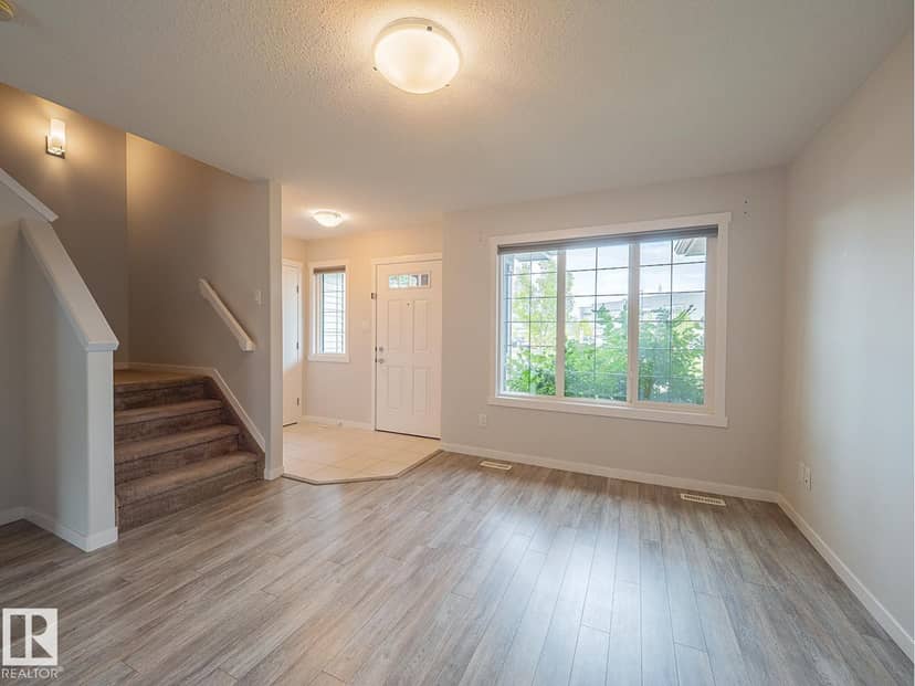 2211 16 AV NW — photo 11 of 40