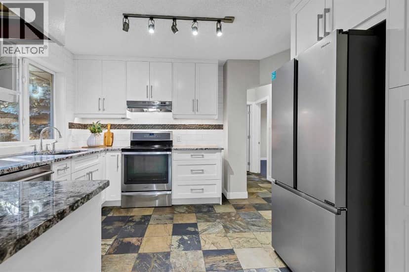 3216 15 Street NW — photo 11 of 40