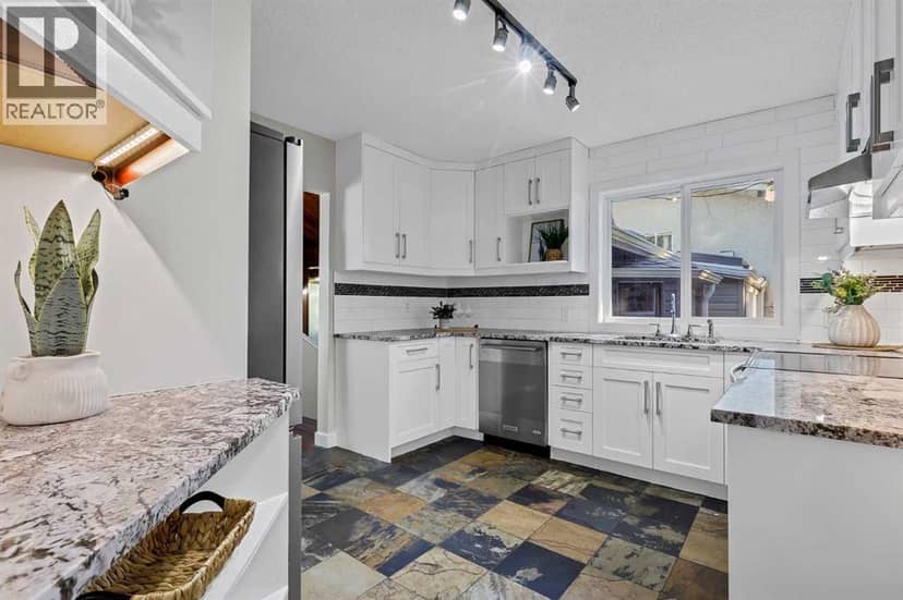 3216 15 Street NW — photo 13 of 40
