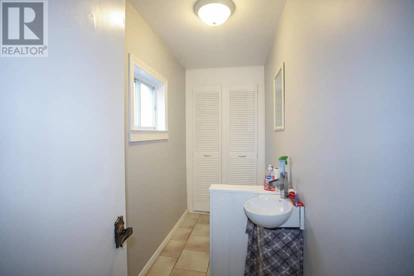 253 St. James ST — photo 13 of 32