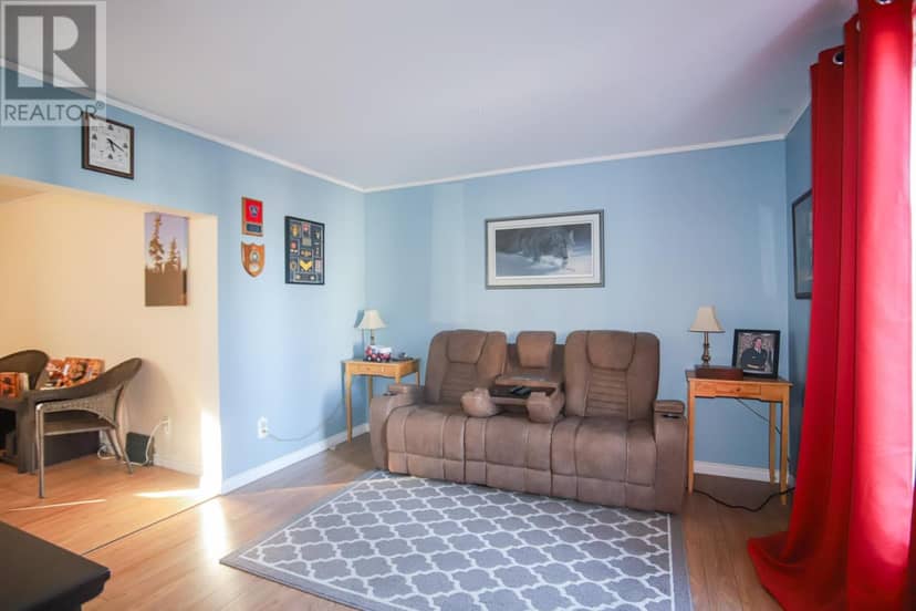253 St. James ST — photo 4 of 32