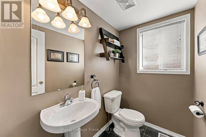 92 Warwick Avenue — photo 24 of 40