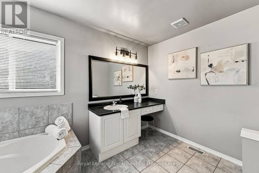 92 Warwick Avenue — photo 34 of 40