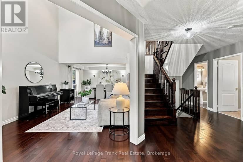 92 Warwick Avenue — photo 9 of 40