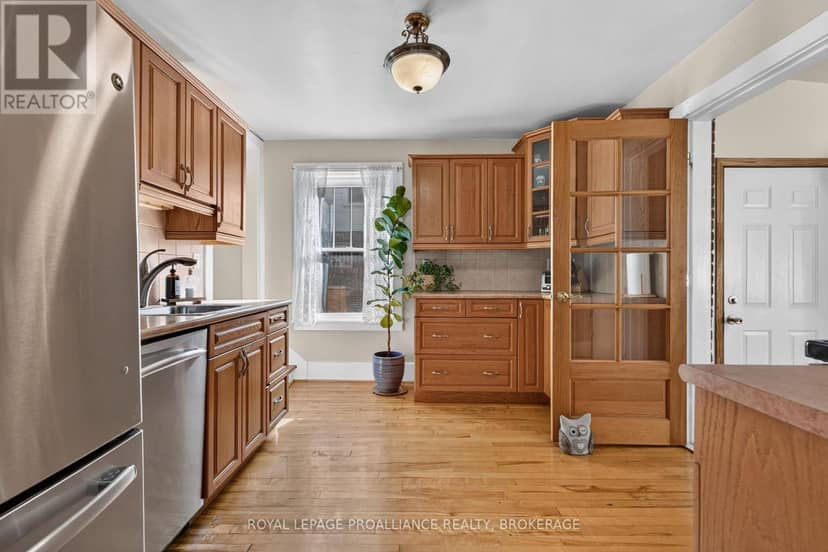 548 Division Street — photo 14 of 40