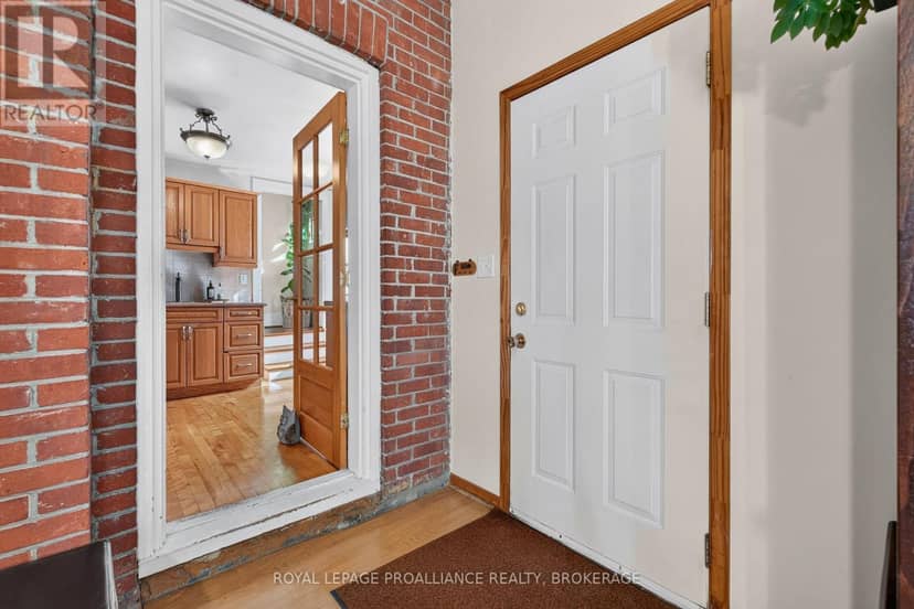 548 Division Street — photo 16 of 40