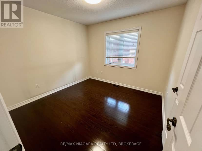 11 Keith Crescent — photo 35 of 39