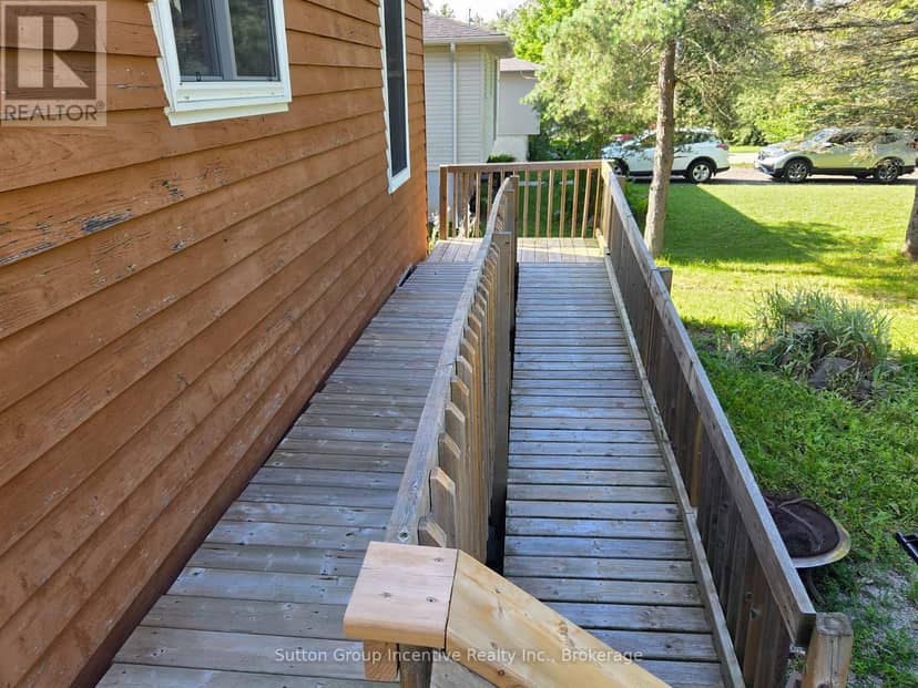 3985 Joyland Drive — photo 4 of 31