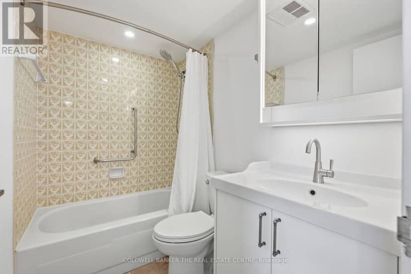 907 - 75 Emmett Avenue — photo 15 of 35