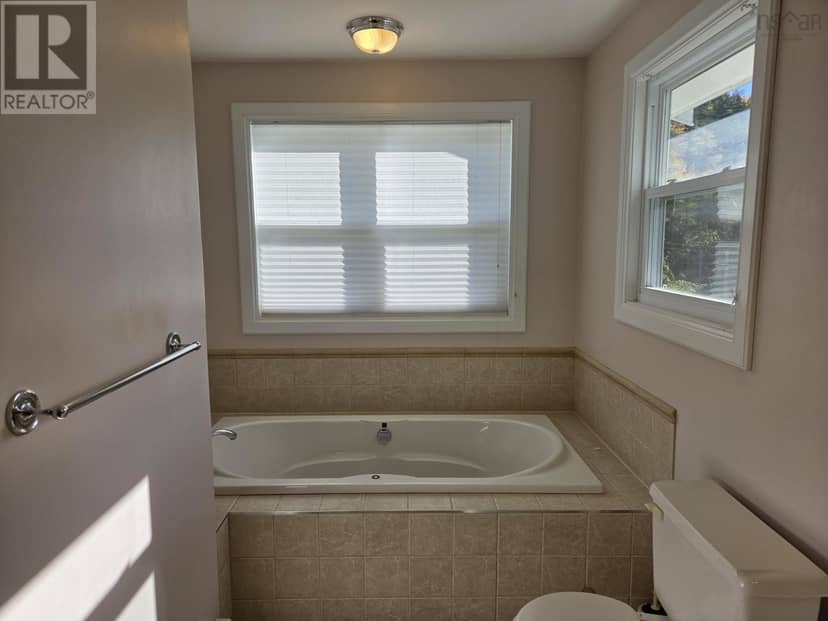 71 Harris Avenue — photo 17 of 28