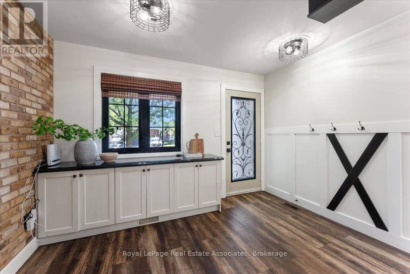 1464 Trowbridge Drive — photo 3 of 40