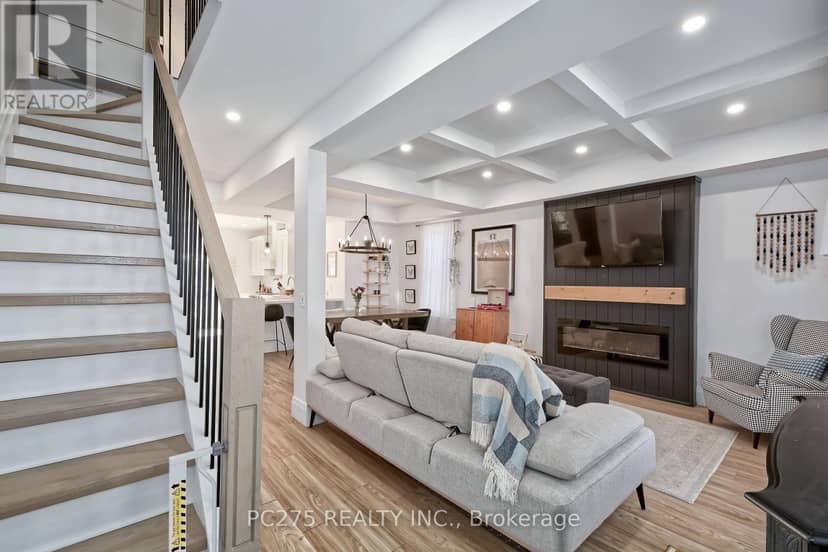 92 Walnut Street, Brant