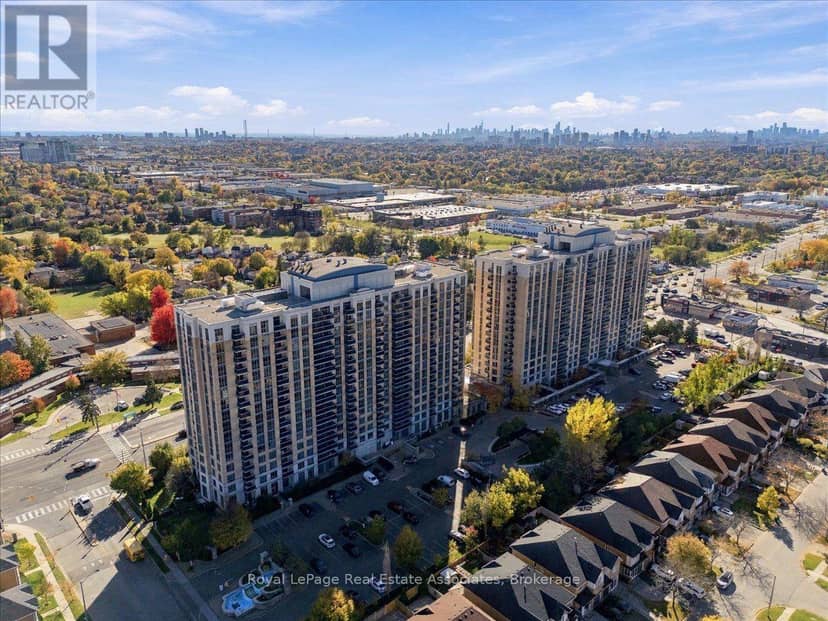 1322 - 18 Mondeo Drive, Toronto
