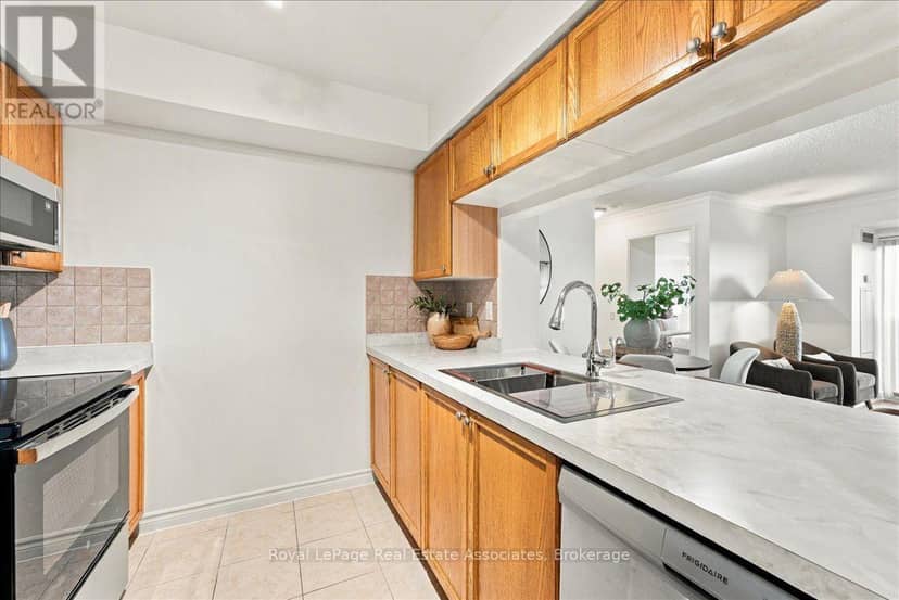1322 - 18 Mondeo Drive — photo 10 of 40