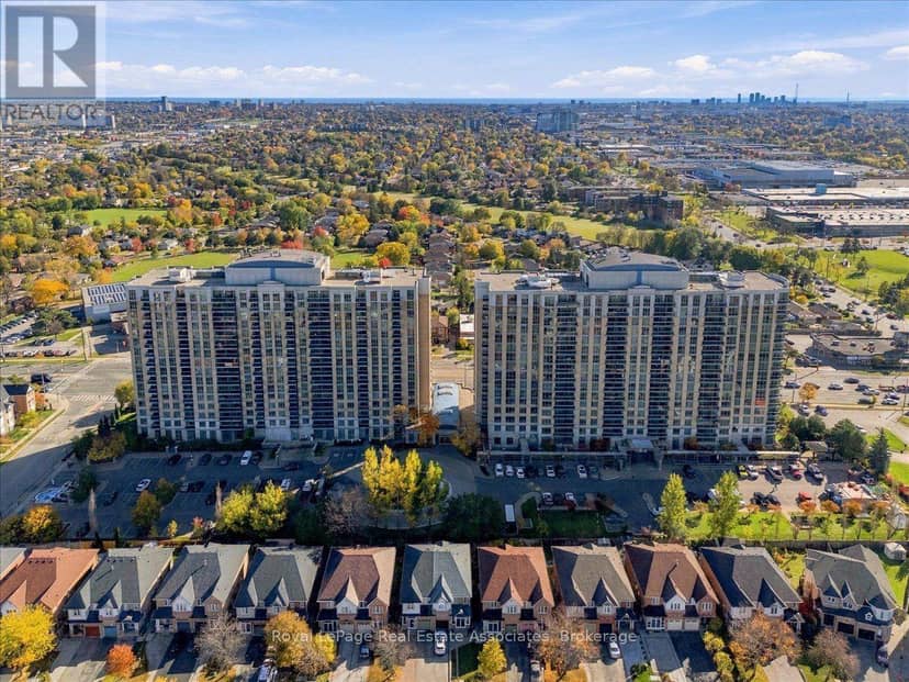 1322 - 18 Mondeo Drive, Toronto, photo 2