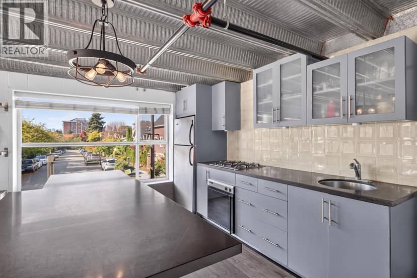 530 Vernon Drive, Vancouver, photo 7