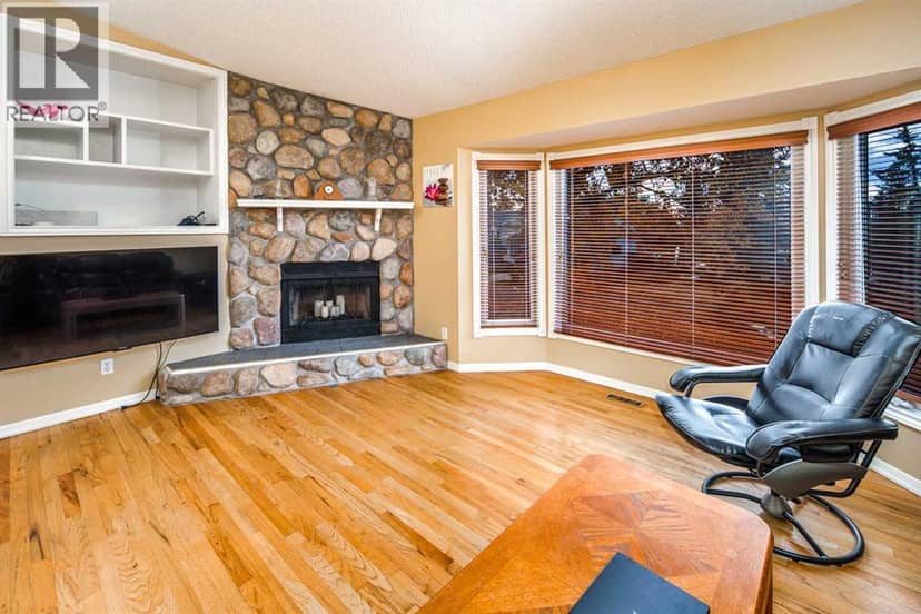 28 Hawkcliff Place NW, Calgary, photo 3