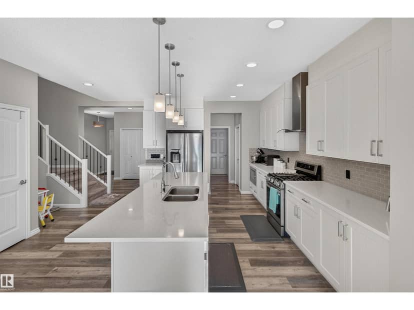435 41 AV NW — photo 12 of 33