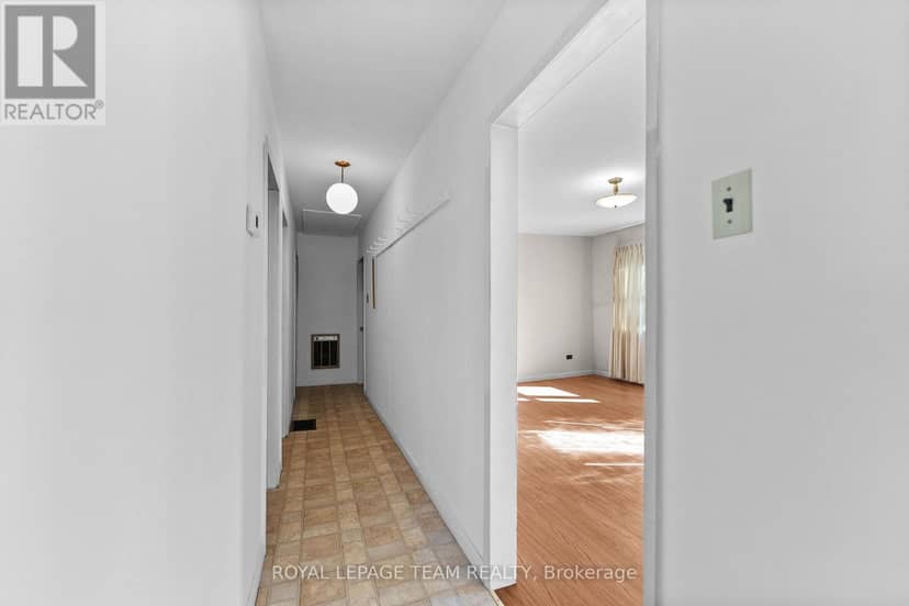 16 Royal Pines Road — photo 11 of 40