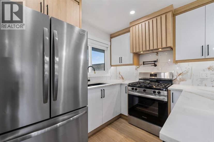 2415 22 Avenue SW — photo 12 of 40