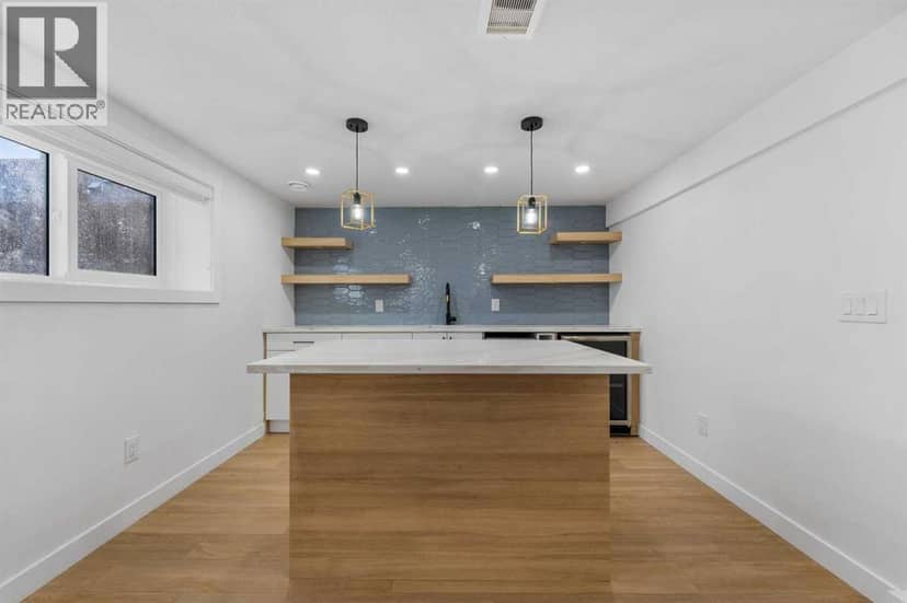 2415 22 Avenue SW — photo 30 of 40