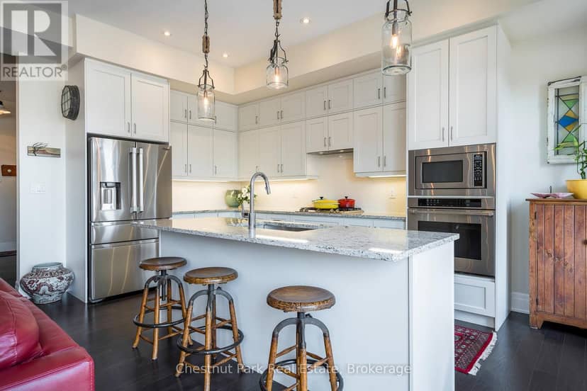 31 Emerson Mews — photo 12 of 40