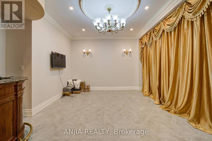 2652 Victoria Park Avenue — photo 11 of 40