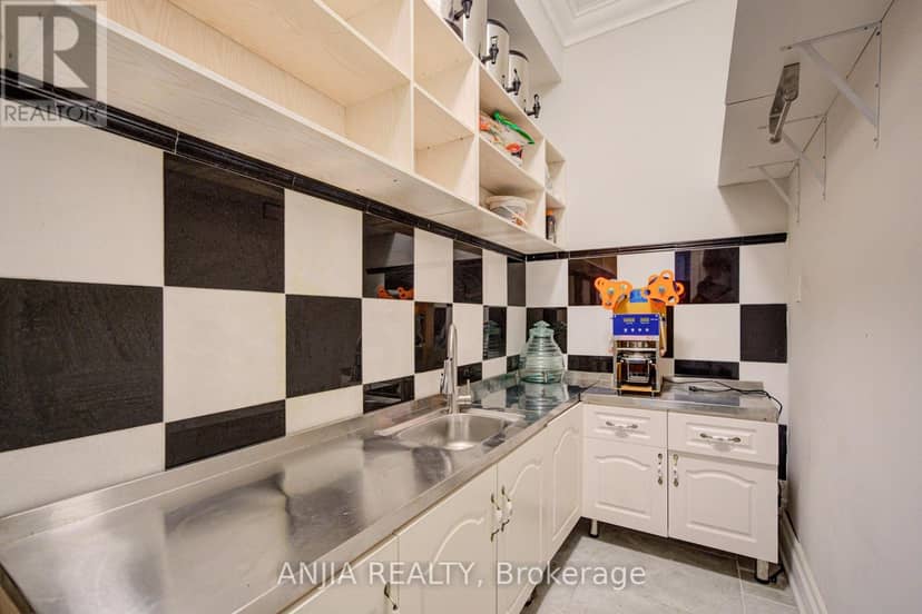 2652 Victoria Park Avenue — photo 12 of 40