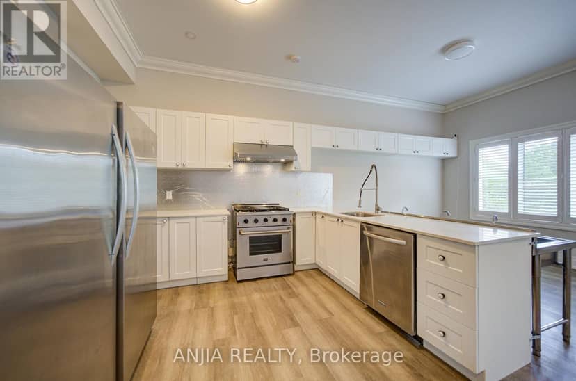 2652 Victoria Park Avenue — photo 17 of 40