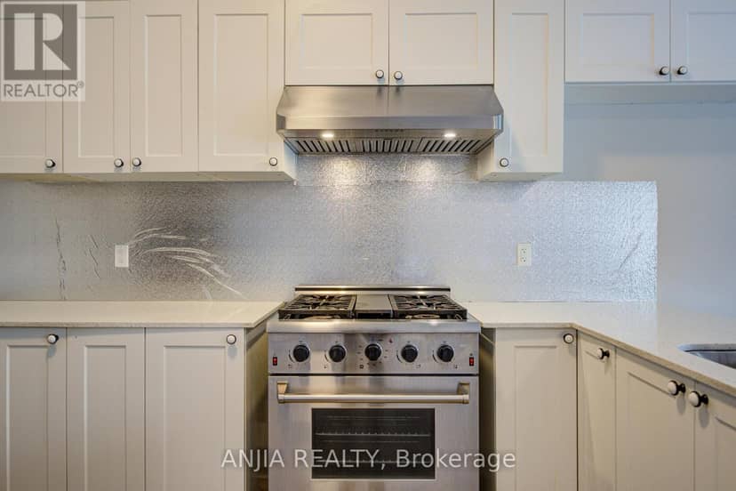 2652 Victoria Park Avenue — photo 18 of 40