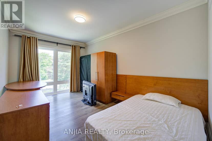 2652 Victoria Park Avenue — photo 35 of 40