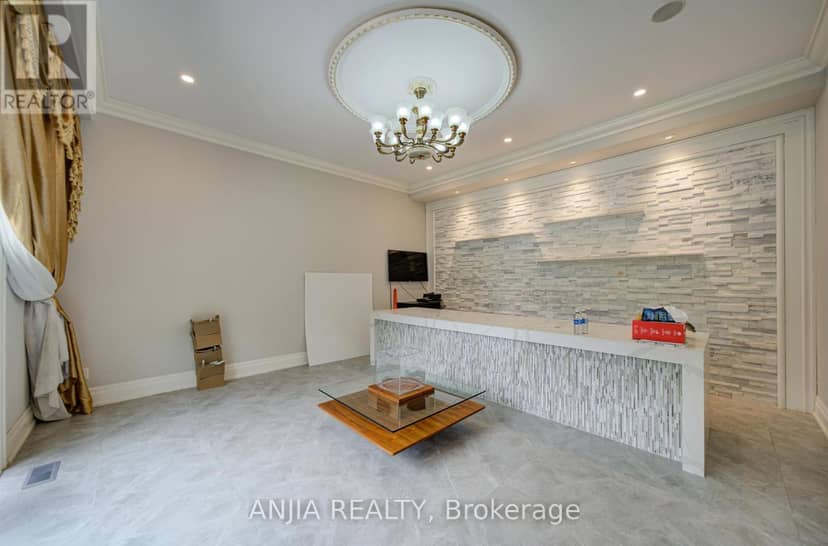 2652 Victoria Park Avenue — photo 9 of 40