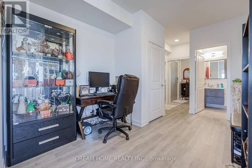 3407 - 30 Upper Mall Way — photo 5 of 30