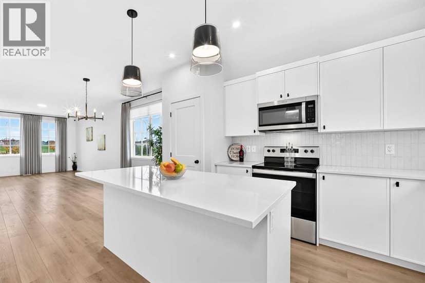 85 Heirloom Way SE, Calgary, photo 2