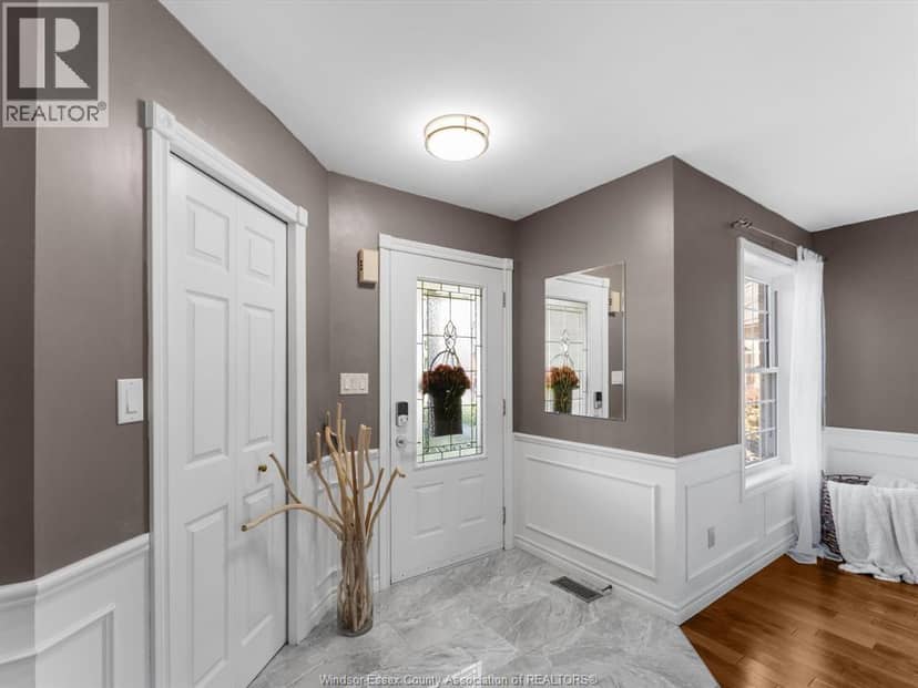 4180 Marlo Court, Windsor, photo 3