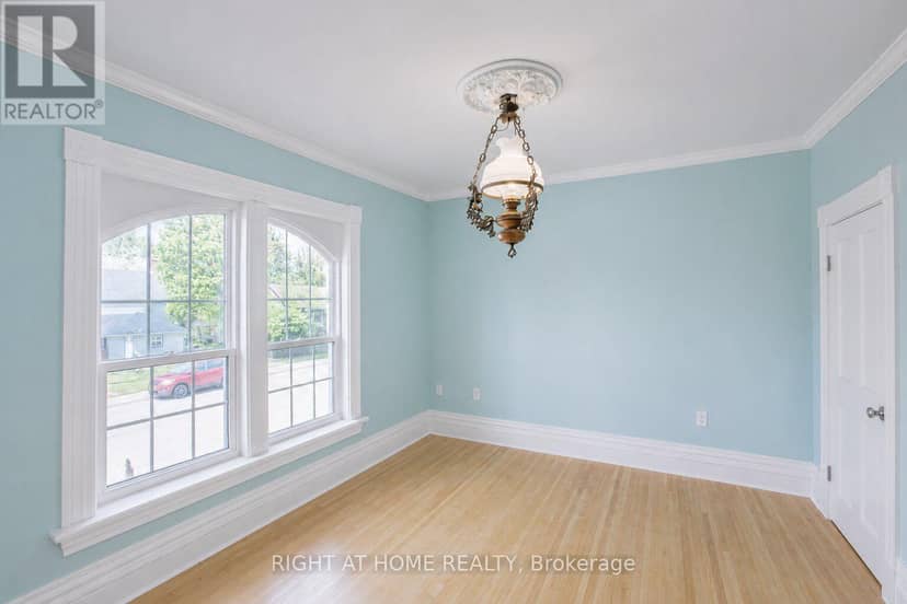 402 Lambton Street E — photo 25 of 40