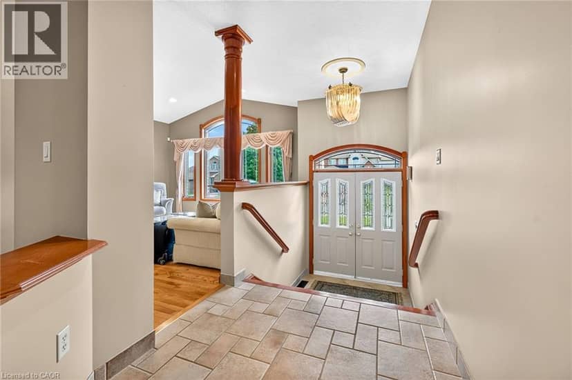 219 JACQUELINE Boulevard, Hamilton, photo 3