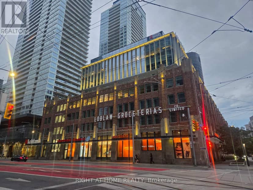 602 - 17 Bathurst Street, Toronto