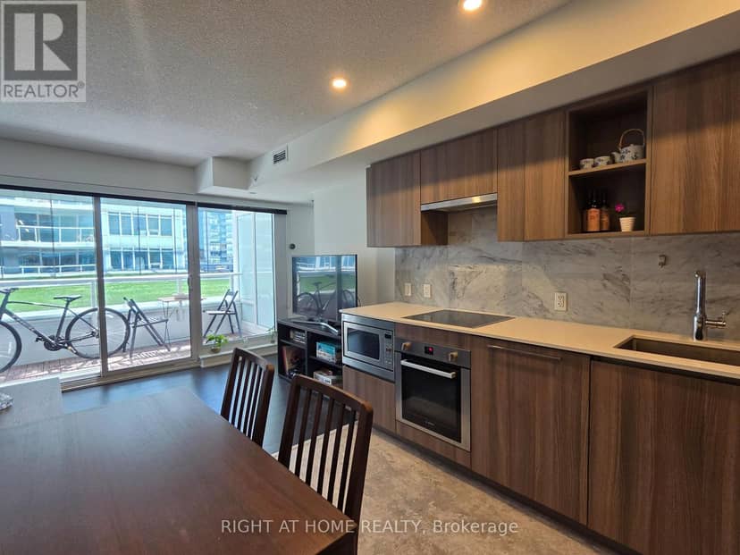 602 - 17 Bathurst Street, Toronto, photo 3
