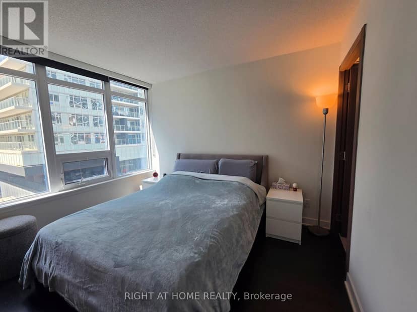 602 - 17 Bathurst Street, Toronto, photo 7