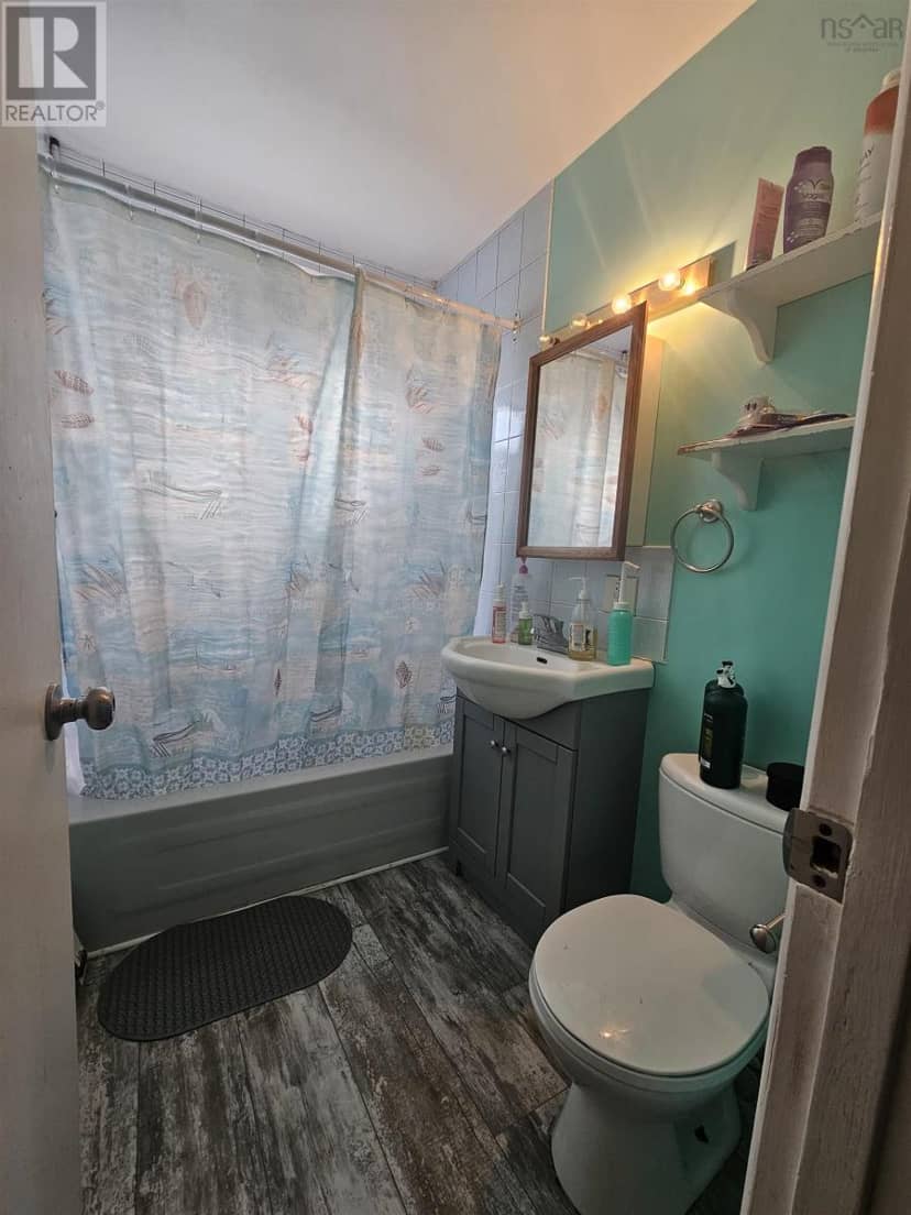 220 Lorne Street — photo 11 of 28