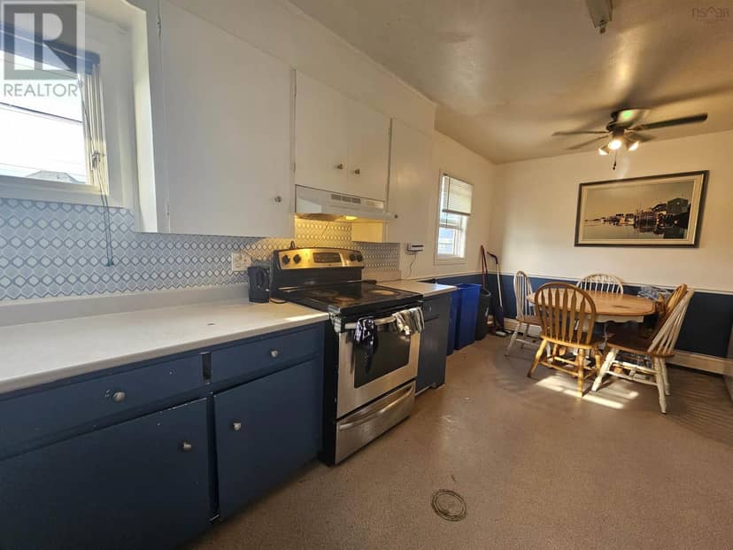 220 Lorne Street — photo 10 of 28