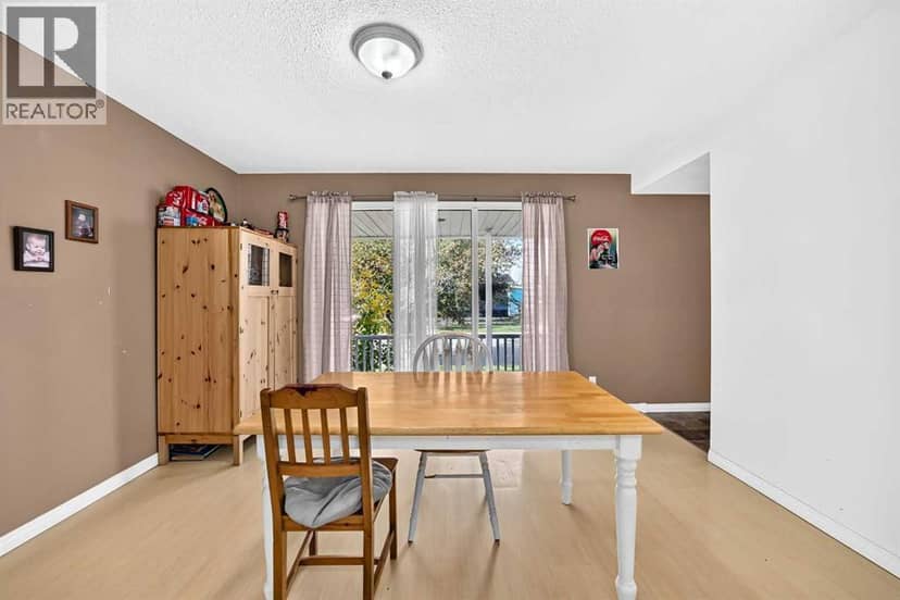 102 4 Avenue SE — photo 10 of 40