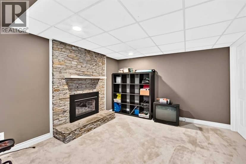 102 4 Avenue SE — photo 32 of 40