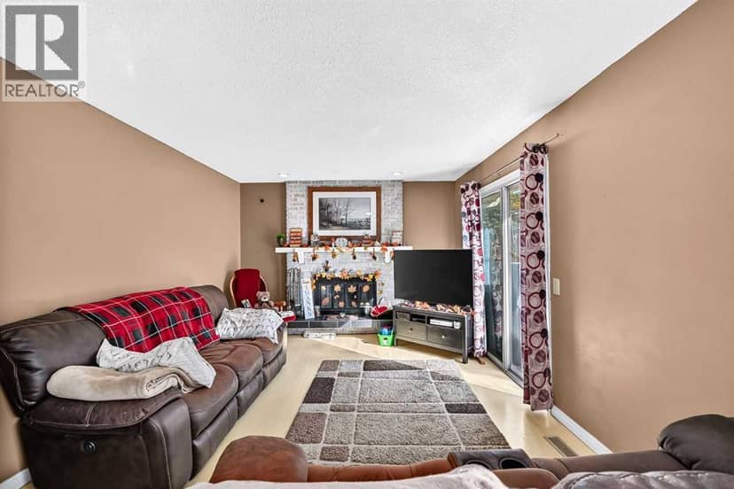 102 4 Avenue SE — photo 17 of 40