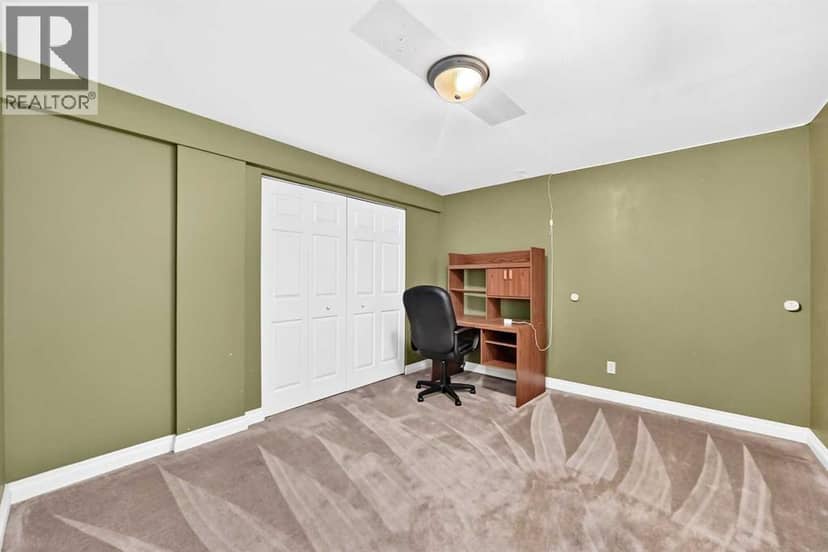 102 4 Avenue SE — photo 37 of 40