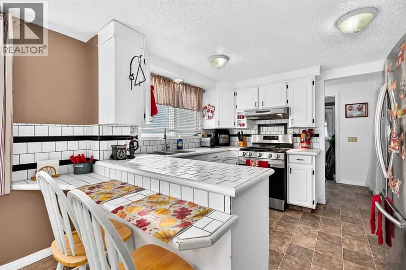 102 4 Avenue SE — photo 13 of 40